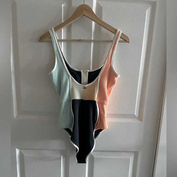 RIP CURL WOMEN'S BLOCK PARTY SPLICE GOOD COVERAGE ONE PIECE SWIMSUIT - Picture 8 of 10